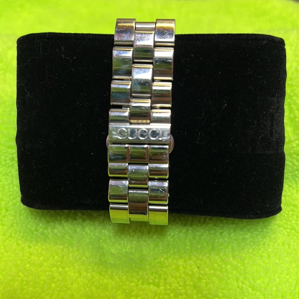 💯% AUTHENTIC GUCCI UNISEX WATCH - Picture 2 of 4